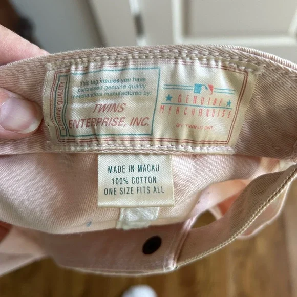 Never worn NY Yankees pink ladies curved brim dad cap - Picture 3 of 5